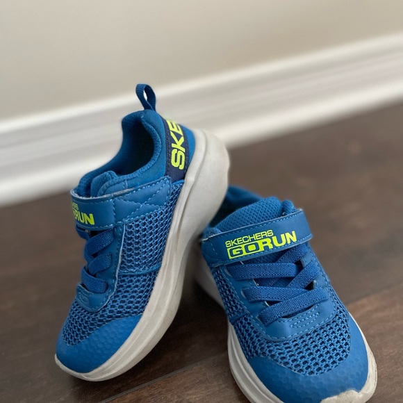 Shoes - Picture 2 of 4